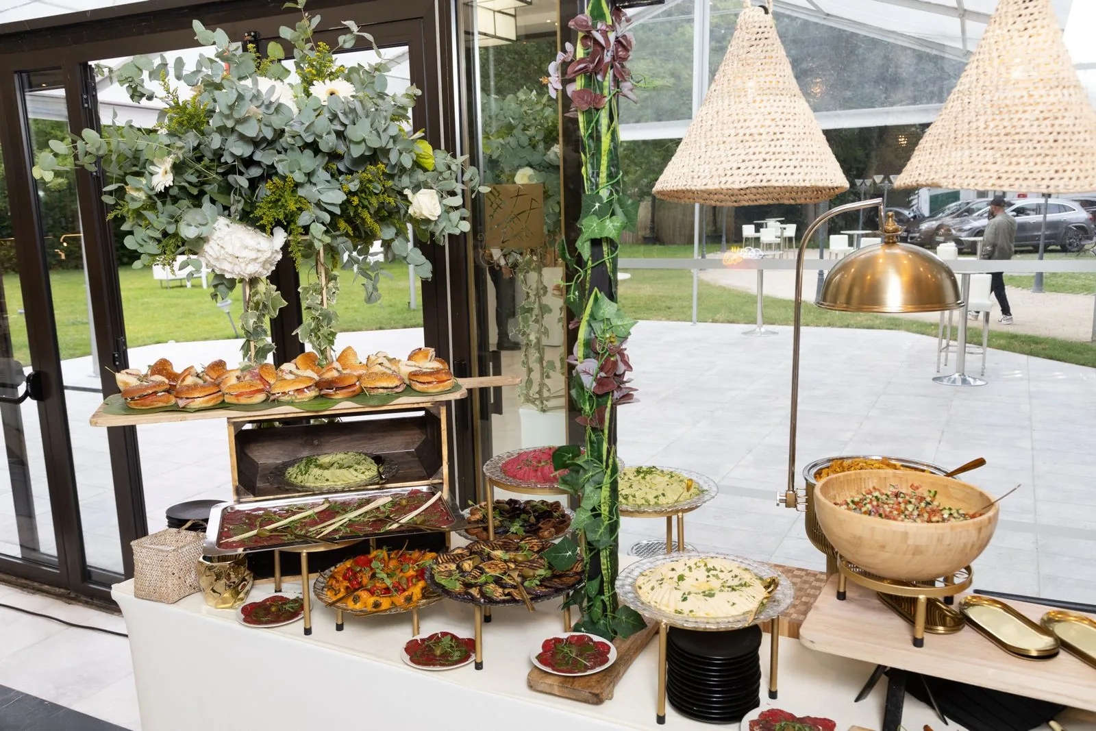 Buffet de prestige fleuri
